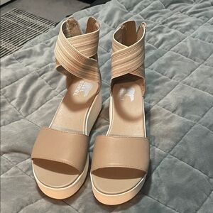 Sorel Women's Beige and Cream Sandals